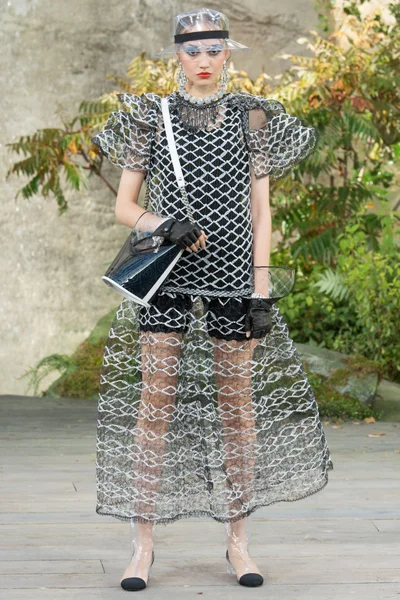 Look 28